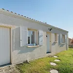 Holiday home Maison Soleil Saujon