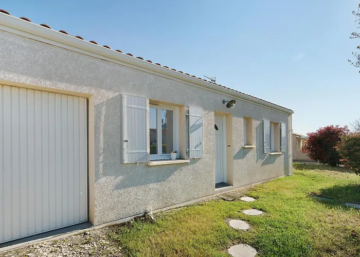 Holiday home Maison Soleil Saujon